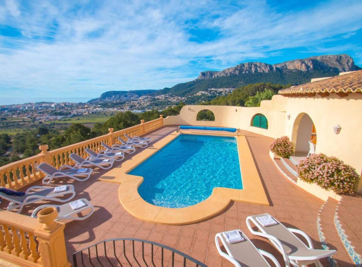 Villa Aguila - *
