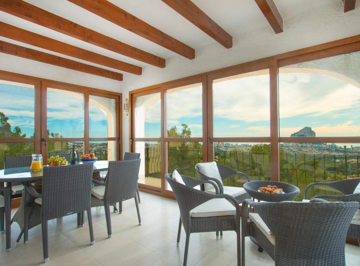 Villa Aguila - *